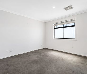 Call Hampstead Gardens home from the ultimate in easy living - Photo 2