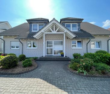 Sehr gepflegt, mit Balkon und Carport! 3-Zimmer-Mietwohnung im 1. O... - Photo 1