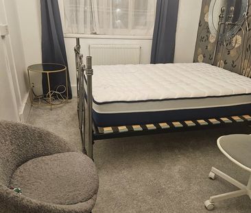 Room in a Shared Flat, Thursley House, SW2 - Photo 3