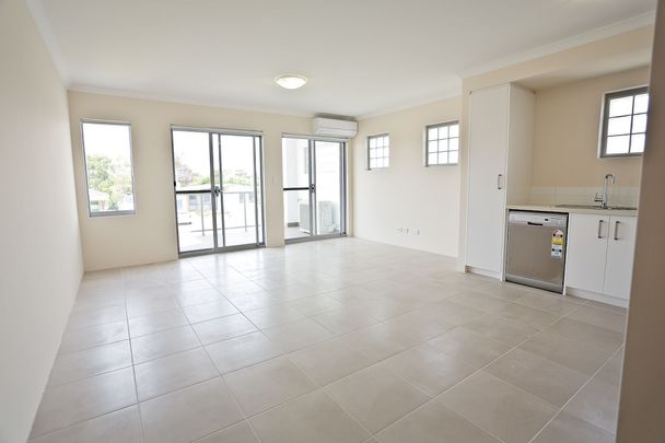 2/208 Fisher Street, - Photo 1