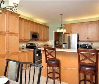 Detached Home For Lease | W9237504 - Photo 4