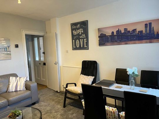 Room 2, 25 Springfield Road, Guildford, Surrey GU1 4DW - Photo 1