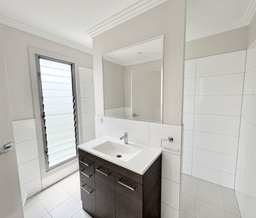 39B Diamantina Circuit, Pacific Pines QLD 4211 - House For Rent | D... - Photo 6