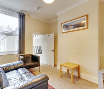 5 bedroom terraced house to rent - Photo 4