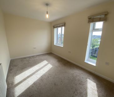 Hollyfield, Harlow - Photo 4