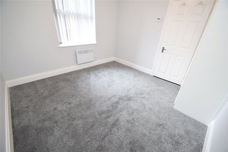 2 bed ground floor flat to rent in Belgrave Mansions, South Marine Drive, Bridlington, East Yorkshire, YO15 - Photo 3