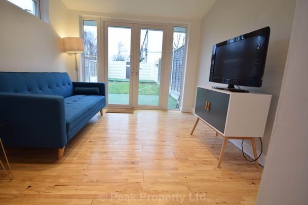 Room 4 - Westborough Road, Westcliff On Sea - Photo 1