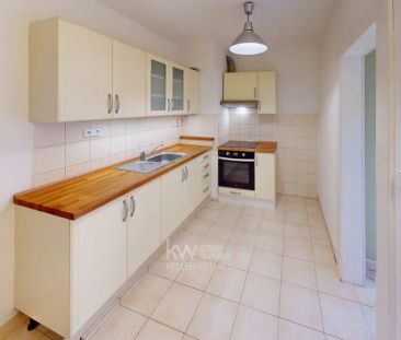 Pronájem světlého a útulného bytu 2+1 s lodžií a výhledem na západ ... - Photo 6