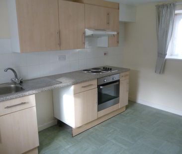 2 bedroom semi-detached house to rent - Photo 6