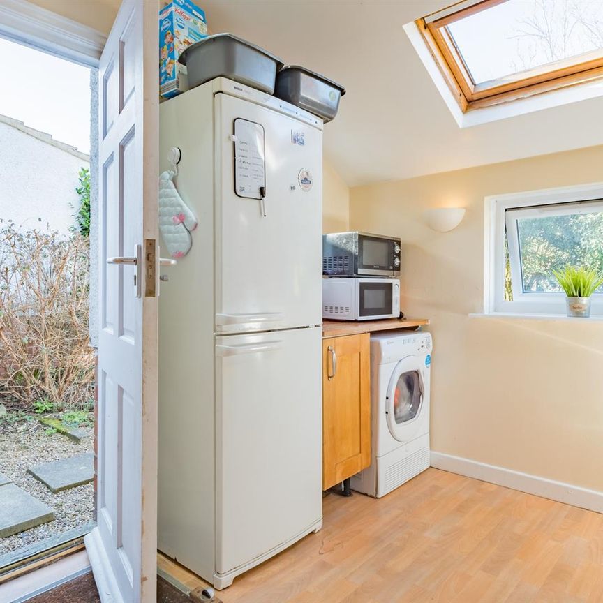 1 bedroom semi-detached house share to rent - Photo 1