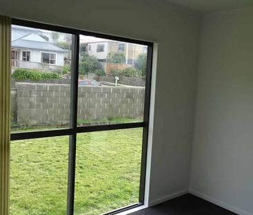 4 Bedroom Sunny House in Johnsonville - Photo 4