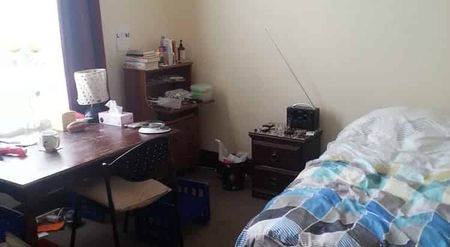 Tidy 5 Bedroom home at a great location - Photo 2