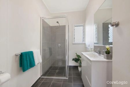 54 Halstead Street, Gulliver. - Photo 3