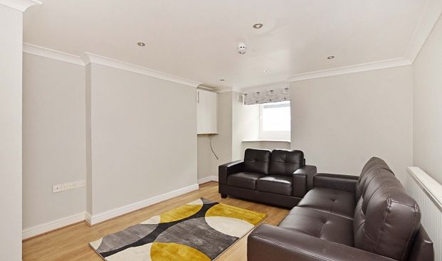 Modern 6-Bed, 6-Bath Student Property in a Prime Location - Photo 1