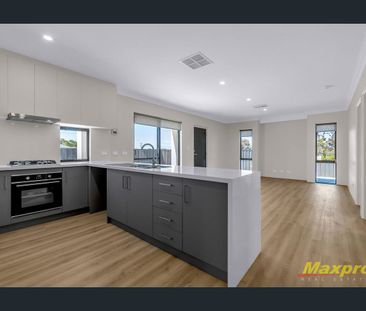 Brand new in prime location !! - Photo 4