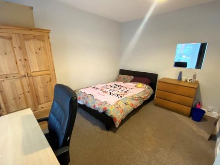 4 bedroom terraced house to rent - Photo 5