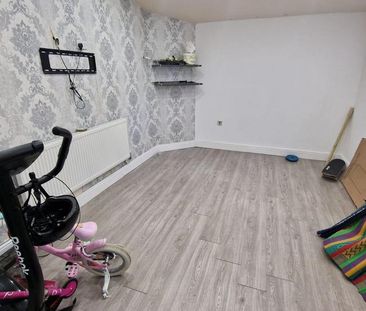 5 bedroom end of terrace house to rent - Photo 6