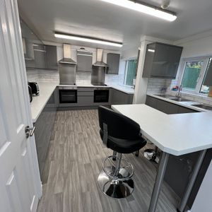 Bright and Convenient Co-Living in the Heart of Exeter - Photo 3