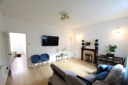 4 bedroom terraced house to rent - Photo 2