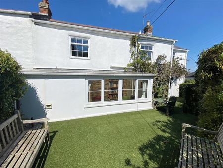 3 bedroom semi-detached house to rent - Photo 4