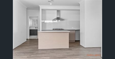 "Charming Family Home for Rent in Scenic Henley Brook Community" - Photo 2