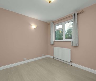 A newly refurbished three bedroom property combining generous livin... - Photo 4