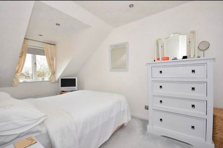 Bright & Modern 3 Bedroom Mid Terraced House for Rent in Nutbourne Nr Emsworth - Photo 2