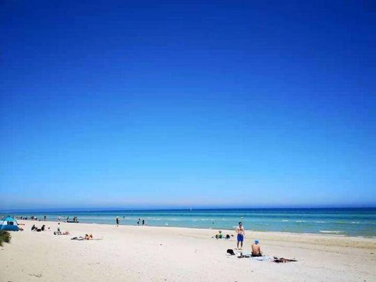 4/5 Bed Bayside Living in Mordialloc - Only 10 mins from the Beach - Photo 1