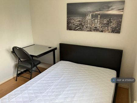 4 bedroom semi-detached house to rent - Photo 5