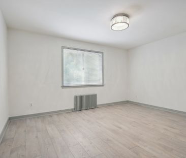 For Lease - 18 Thirty Third Street Unit# 2, Toronto, Ontario - Photo 6
