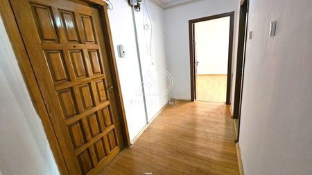 Apartament cu 2 camere, decomandat, de inchiriat zona Piata 9 Mai - Fotografie 5