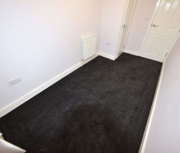 4 bedroom House in Highthorne View, Leeds - Photo 5