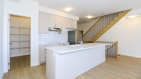 For Lease - 1993 Matteer Court Unit# (28), Innisfil, Ontario - Photo 3
