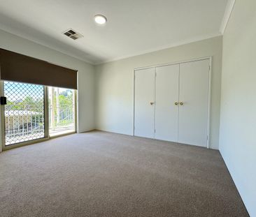 Chaming Family Home! - Photo 3