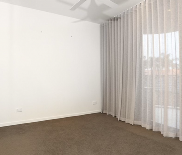 Modern One Bedroom Apartment - Photo 5