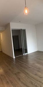 STUDIO ON RICHMOND: 1 + DEN CONDO W/PARKING & LOCKER INCL. - Photo 4