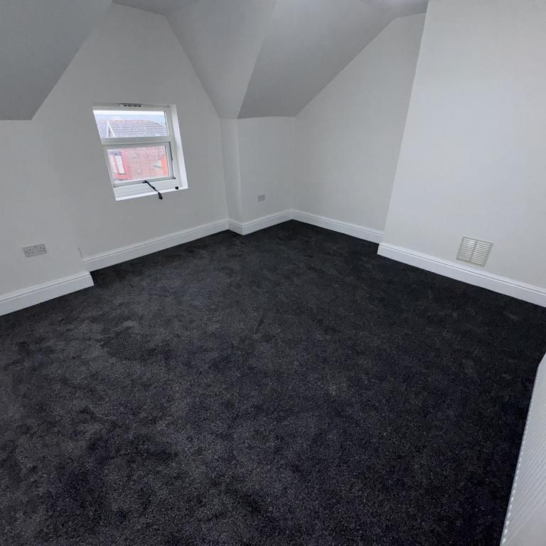 3 bedroom flat to rent - Photo 1