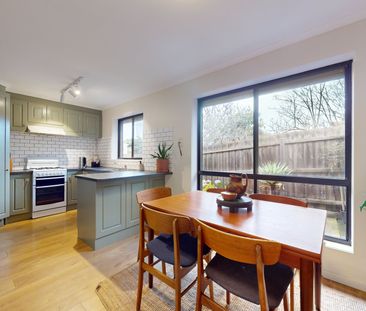 DELIGHTFUL TWO BEDROOM HOME - Photo 4