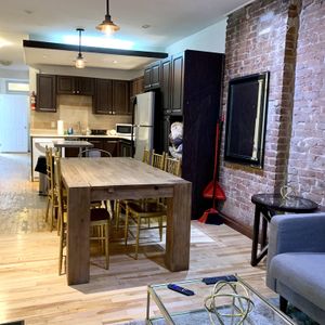 Mile-End - Superbe 5 1/2 De 3 Chambres - Photo 2