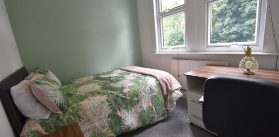 FANTASTIC STUDENT HOUSE SHARE AVAILABLE FOR NEXT ACADEMIC YEAR - Photo 2