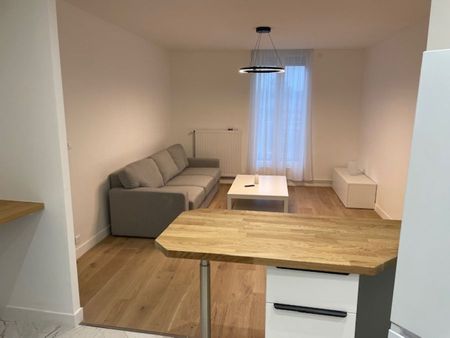 EN CENTRE VILLE TYPE 3 ENTIEREMENT RENOVE ET MEUBLE A NEUF - Photo 4