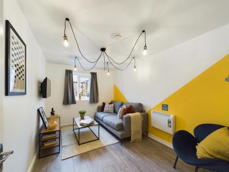 4 bedroom flat to rent - Photo 2