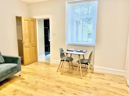 2 bedroom flat to rent - Photo 2