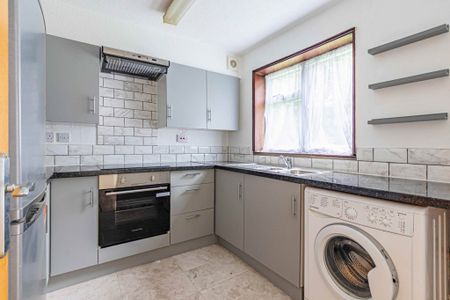 2 bed Flat for rent - Photo 4