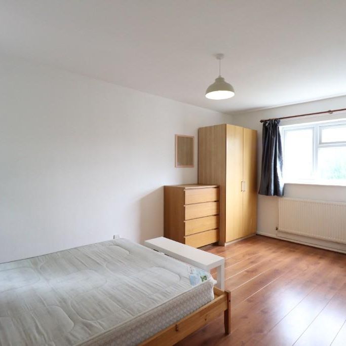 3 bedroom house share for rent in Coxwell Gardens, Birmingham, B16 - Photo 1