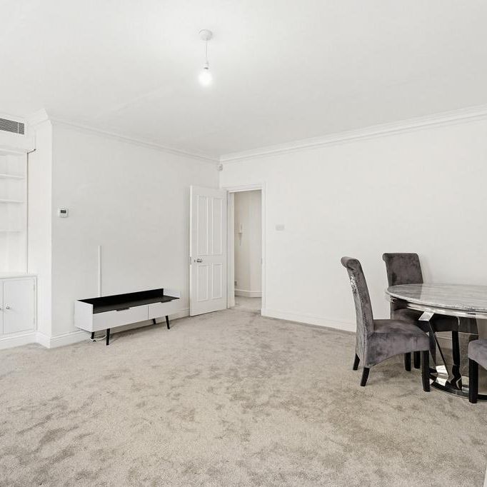 4 bedroom mews to rent - Photo 1