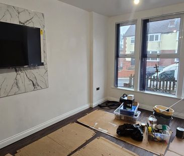 5 Bed - 27 Richmond Avenue, Headingley, Leeds - LS6 1BZ - Student - Photo 1