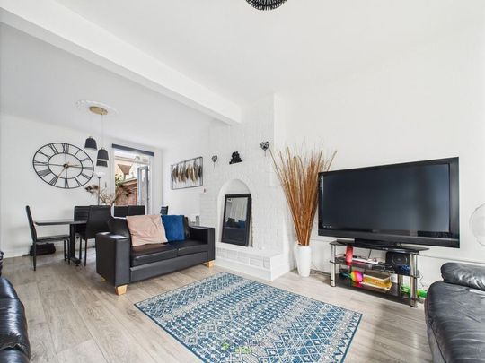 3 bedroom end of terrace house to rent - Photo 1