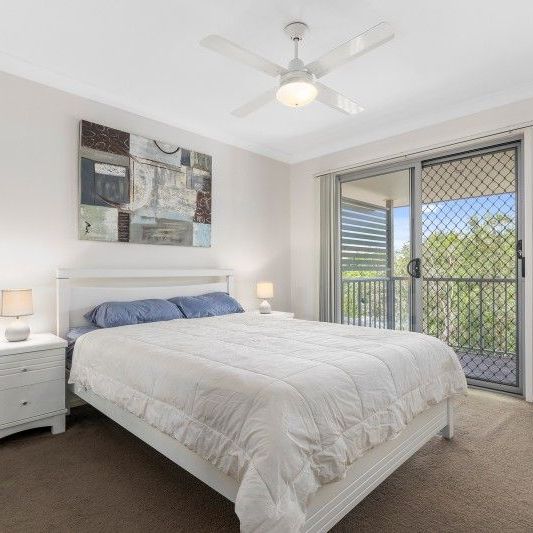 STYLISH EXECUTIVE LIVING AT GREAT LOCATION - Photo 1