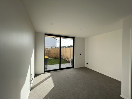 2/14 Rutherford Street, Woolston - Photo 3